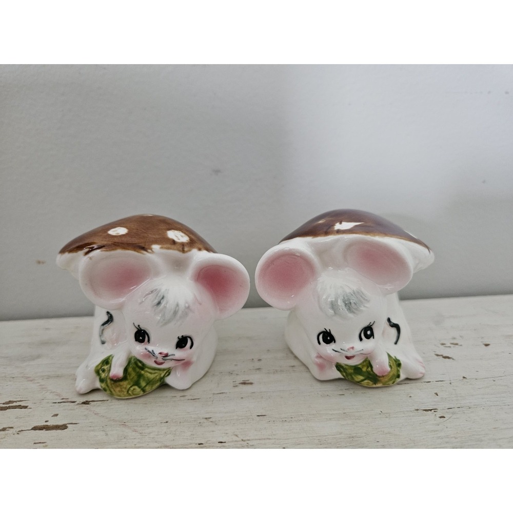 Vintage Enesco "Missy Mouse" Ceramic Salt And Pepper Shakers Mushroom Figurine